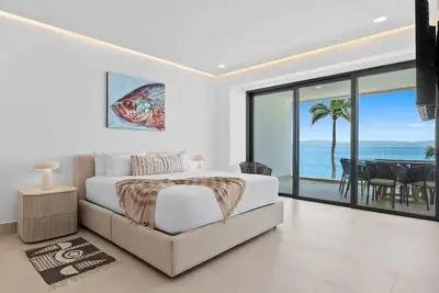 Image de Panarea 2c: Lux Beachfront 3br, Oceanviews + Pools