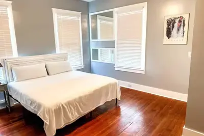 Image de Portofino - Set on 2nd St / 3br Large Home Mgy