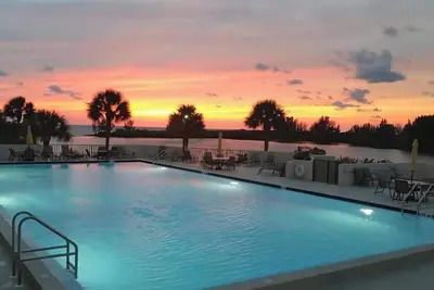 Image de Beautiful 2/2 on the Gulf. . . see Sunsets and Dolphins from balcony