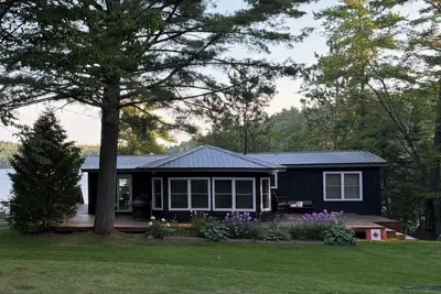 Image de Luxury 4 Season Lakefront Cottage with Wood-Fired Sauna in Whitefish Ontario