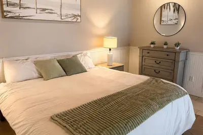 Image de Cottage paisible 2 chambres avec foyer + vue sur l'étang!