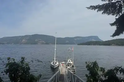 Image de Oceanfront 4+ bedroom house in Maple Bay for rent from Sept 15/26 - April 30/27