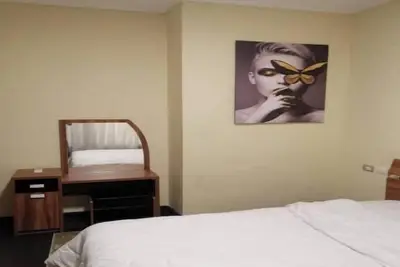 Image de Modern 2br Apartment with Private Garden | Prime Location Opposite Auc
