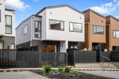 Image de Contemporary Flat Bush Oasis | Parking and Air-Con