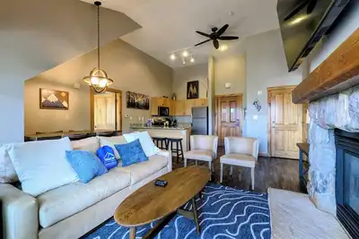 New  | Top Floor | Walk to Gondola, Pool & Hot Tub
