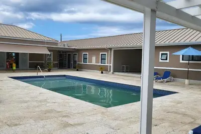 Image de Your Jamaican Getaway | Summer Breeze Villa with Pool & Gym Access