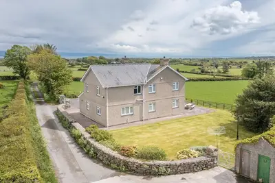 Image de Large Four Bedroom Holiday Cottage In a Quiet Rural Setting | Gelli-Gron