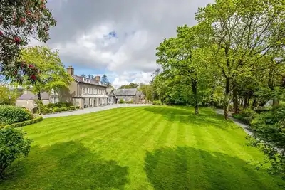 Image de Georgian Country House and Stable Sleeping 18 | Gorwel-Bryn-Hir