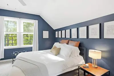 Image de Perfect Oakley Location/walkable/off street parking