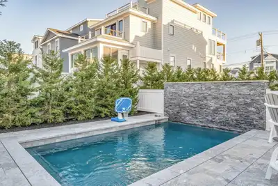 Image de Luxury Avalon 5 bedroom Townhome with Private Pool Bay Views multiple terraces