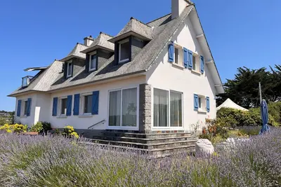 Image de Maison vue mer 5 chambres, à 5 minutes de la plage!