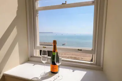 Image de 123 On The Sea – The Eaves, romantic in Weymouth