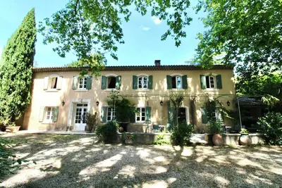 Image de Au pied du Luberon, à quelques minutes des plus beaux villages de France. . .
