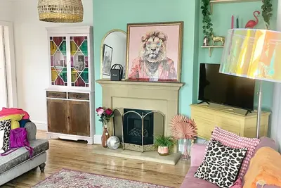 Image de Cosmos Cottage - A colourful homely cottage in Matlock Peak District staycation