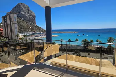 Image de Luxury Beach Penthouse With Rooftop Grill, 3 terrace all with sea views