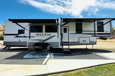 Image de 2-bedroom recreational vehicle in lovely Exeter with Ac