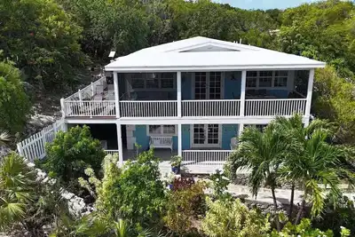 Image de Flip Flops on the Hilltop – Georgetown Ocean Views & Hideaways Beach Club Access