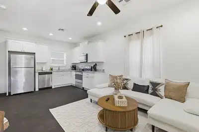 Image de Cute & Cozy Ii 2 Bed / 2 Bath Duplex with cool A/C, close to plants & casinos