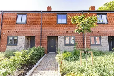 Image de Bright 2br Home Near River and Cathedral