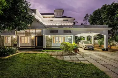 Image de Family Friendly Private Pool Villa - Home Stay, Kochi Near Kadamakudi and Lulu