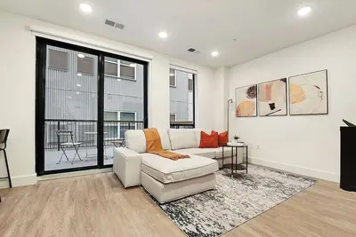 Image de Hulu+Gym+Parking Near Shopping|Upmc|Universities