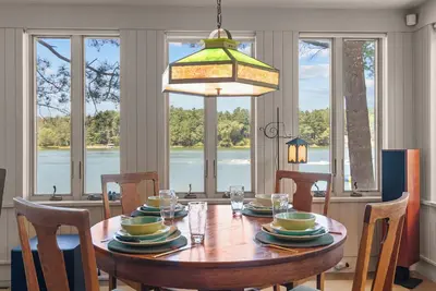 Image de Full-Rec Lake • Fireplace • Ev Charger • Sleeps 8