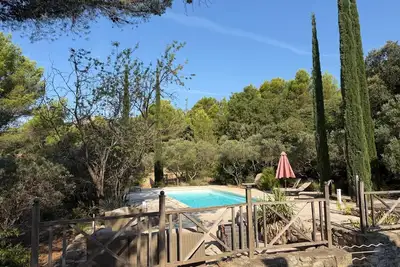 Image de Villa piscine au pied du Luberon, commerces à proximité – 1 à 3 familles