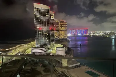 Image de Naya Suites; Luxury 2br Panoramic Sea & Lagoon View, Beach Towers