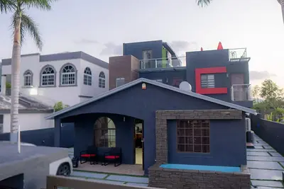 Image de Luxury escape with pool and rooftop entertainment