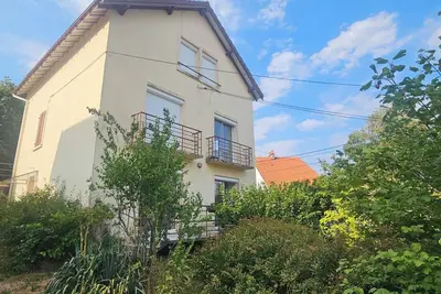 Image de Maison avec jardin proche centre-ville, forêt, lacs, montagnes parcours rafting