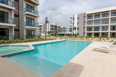 Image de First-floor apartment with pool view