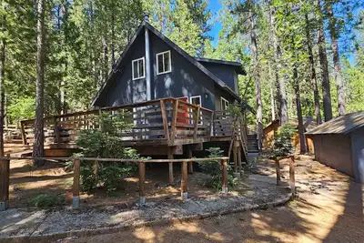 Image de ​Peaceful 3br Arnold Escape w/ Hot Tub, Ac & Deck. Steps from Arnold Rim Trail