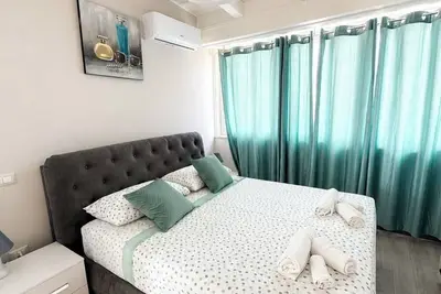 Image de Cozy accommodations right in the heart of the city and just a stone's throw from the sea.