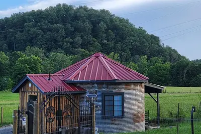 Image de Unique tiny home, close to Smoky Mountains National Park.