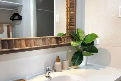 Image de Caribbean Oasis - Bright - cozy - Close to beaches. 1-bedroom apartment with ac