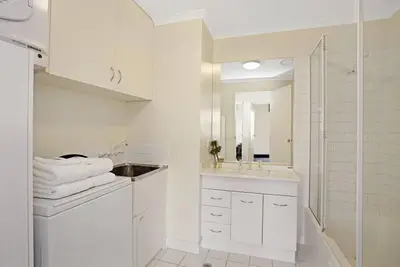 Image de Platinum Apartments on Whiteman St