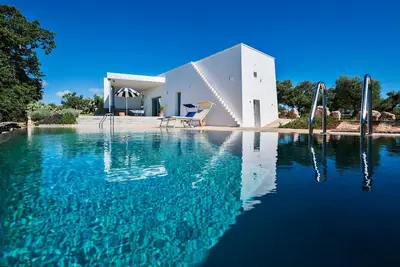 Image de Villa moderne avec piscine Ă Cisternino