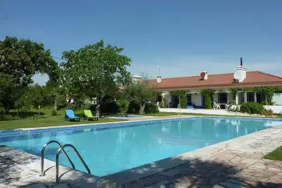 Image de Maison de vacances א Montemor-o-Novo avec piscine