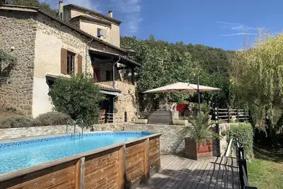 Image de Maison à Dunière avec piscine et vue sur rivière