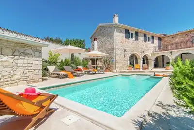 Image de Villa rustique à Vrsar avec piscine privée