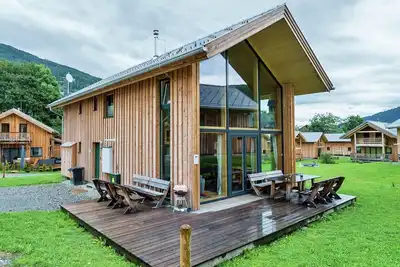 Image de Superbe chalet avec bain à remous