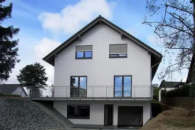 Image de Villa moderne à Küstelberg avec pelouse ensoleillé