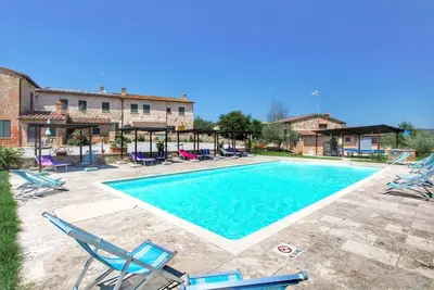 Image de Cottage à Asciano avec piscine et terrasse