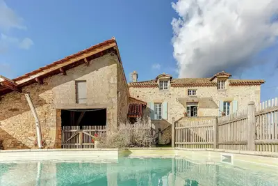 Image de Maison Loubejac avec Piscine Privée