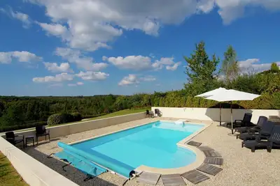 Image de Villa de luxe avec piscine privée à Rouzède
