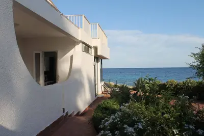 Image de Maison de vacances Ă Fontane Bianche avec jardin