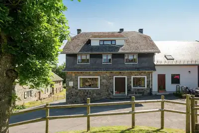Image de Maison de vacances moderne à Amel avec jardin