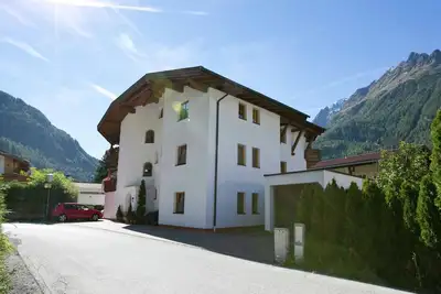 Image de Appartement spacieux et confortable avec une atmosphère chaleureuse à Langenfeld