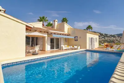 Image de Villa confortable avec piscine privée à Moraira