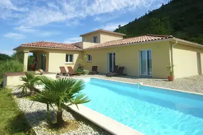 Image de Superbe villa avec piscine privée aux Vans